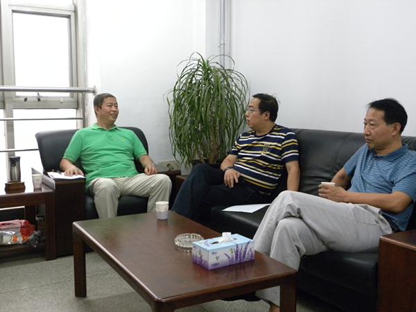 副校长戎贤就三严三实专题教育活动到校办产业进行调研